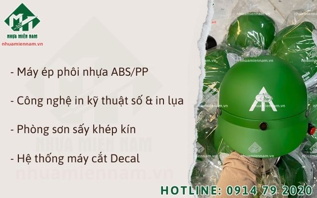 Hệ thống máy móc hiện đại trong quy trình sản xuất nón bảo hiểm theo yêu cầu