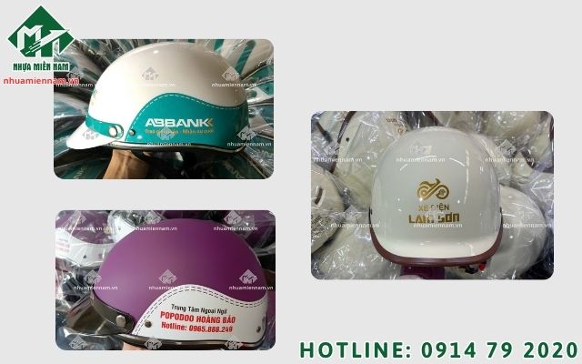 Phương án in logo nón bảo hiểm nổi bật giúp tăng khả năng nhận diện thương hiệu trên quốc lộ