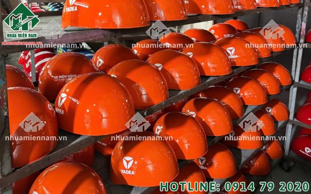 Xây dựng hình ảnh trường học nhờ nguồn sỉ nón bảo hiểm thiết kế đồng phục